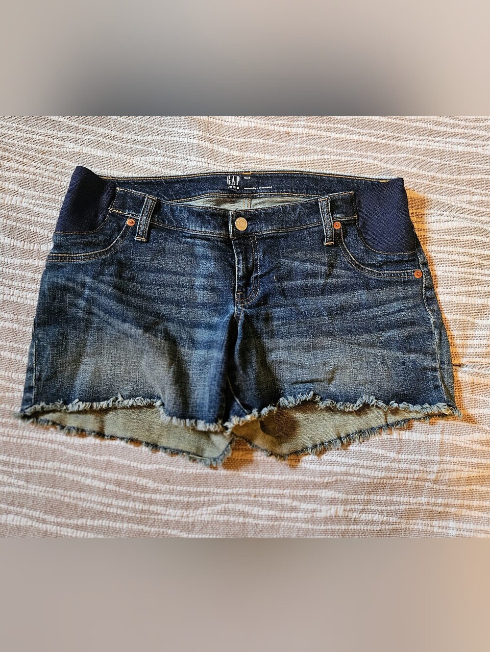 GAP Maternity Shorts Size 6 (28)